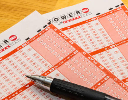 Il jackpot del Powerball sale a 120 milioni di dollari per l’estrazione di sabato