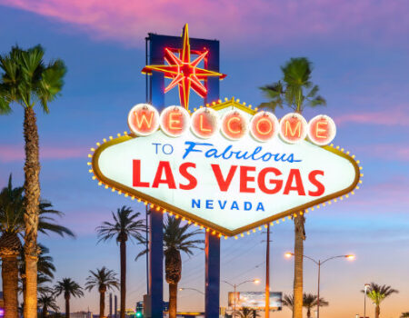 Las Vegas vieta alle persone di fermarsi sui ponti pedonali