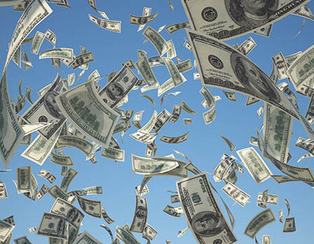 Una donna del Michigan spende le vincite in più biglietti e vince il jackpot