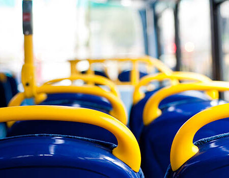 I londinesi criticano la promessa non mantenuta di Khan di vietare la pubblicità del gioco d’azzardo TfL